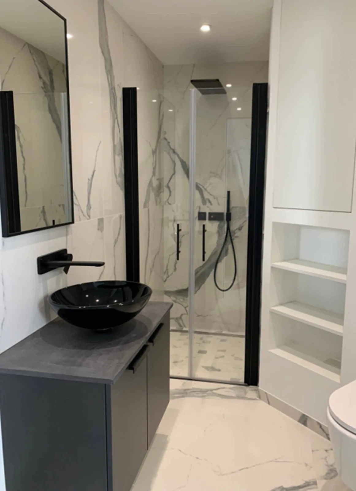 Douche vitrée et miroir