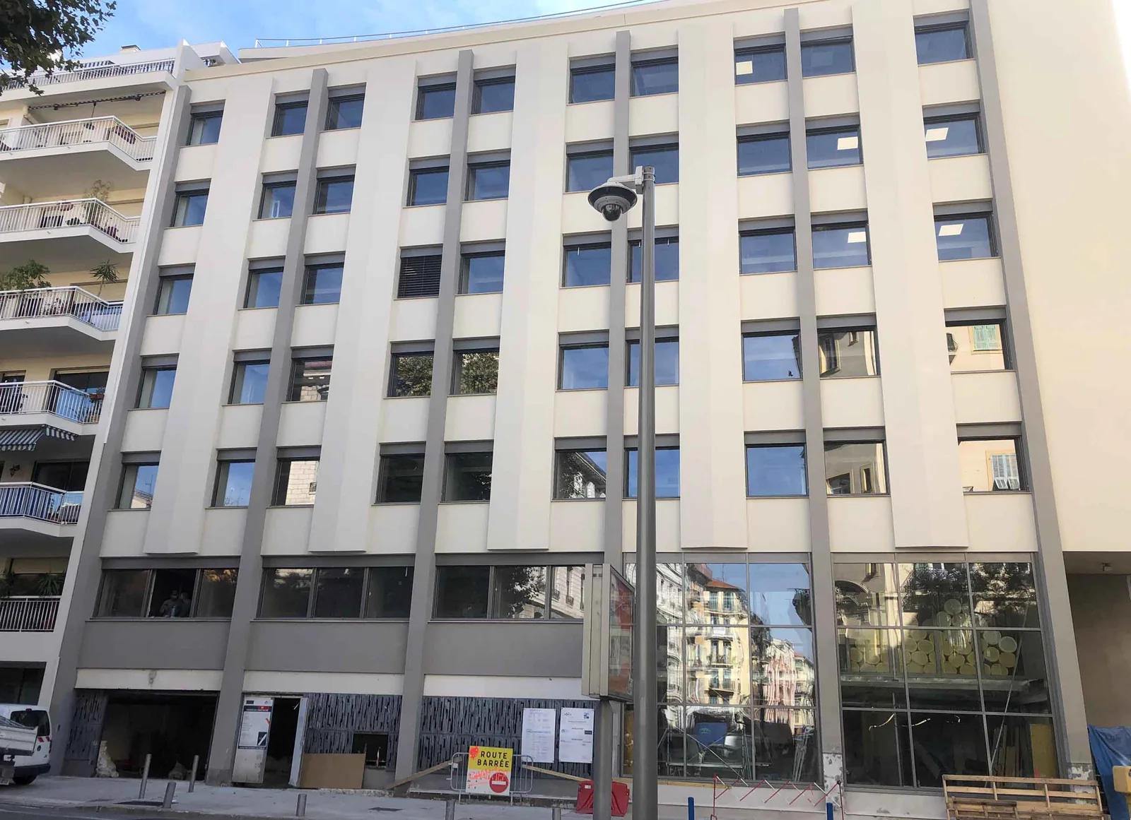 Fenêtres de bâtiment tertiaire