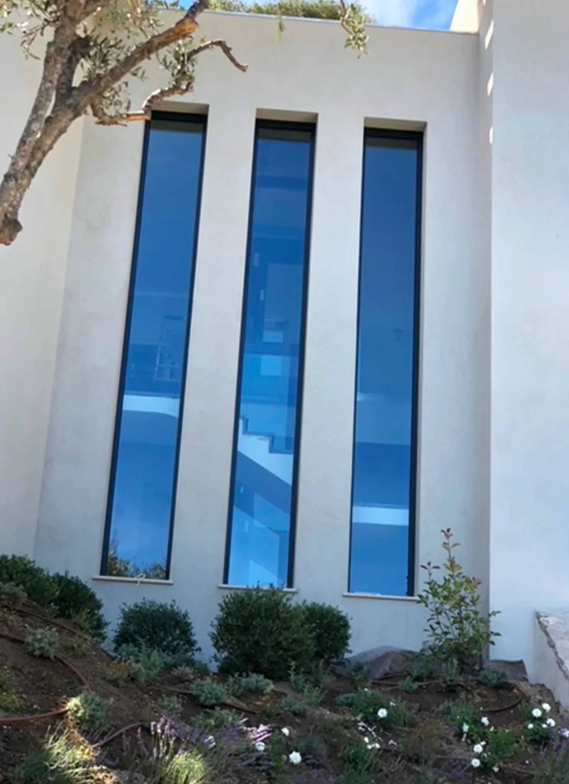 Fenêtres verticales de villa