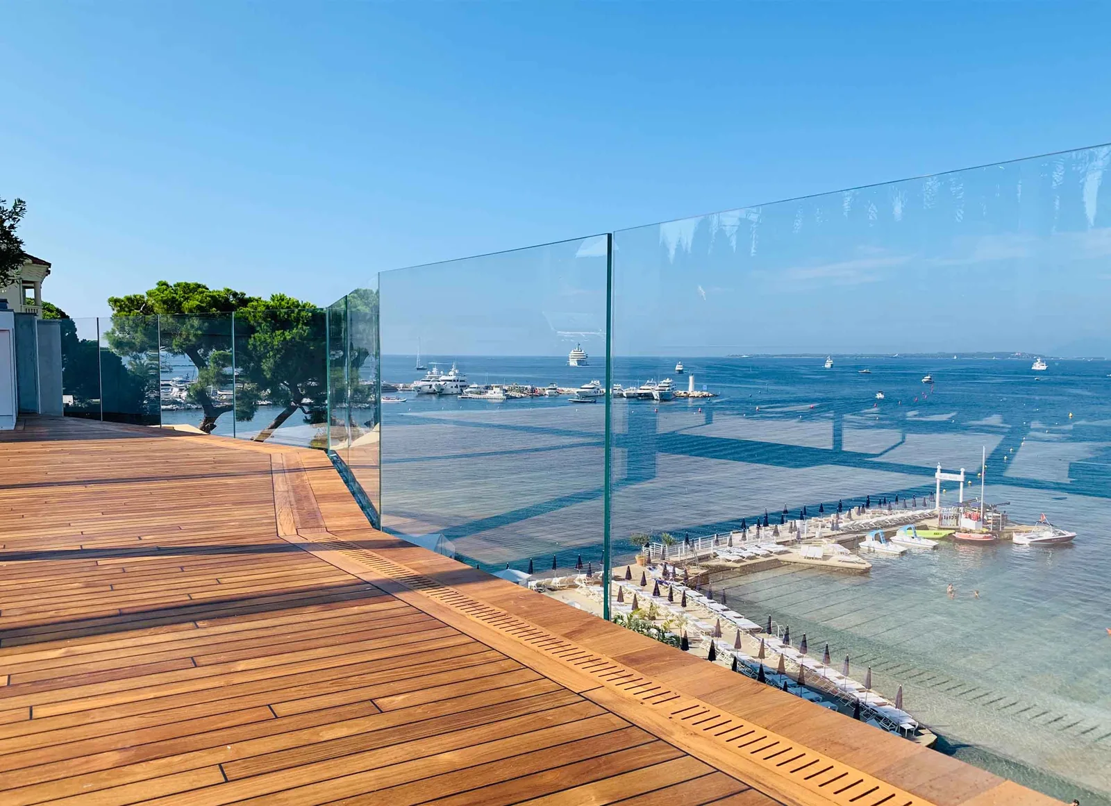 Garde-corps de terrasse avec vue mer