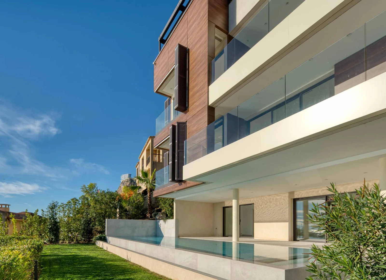 Menuiseries et balcons de résidence