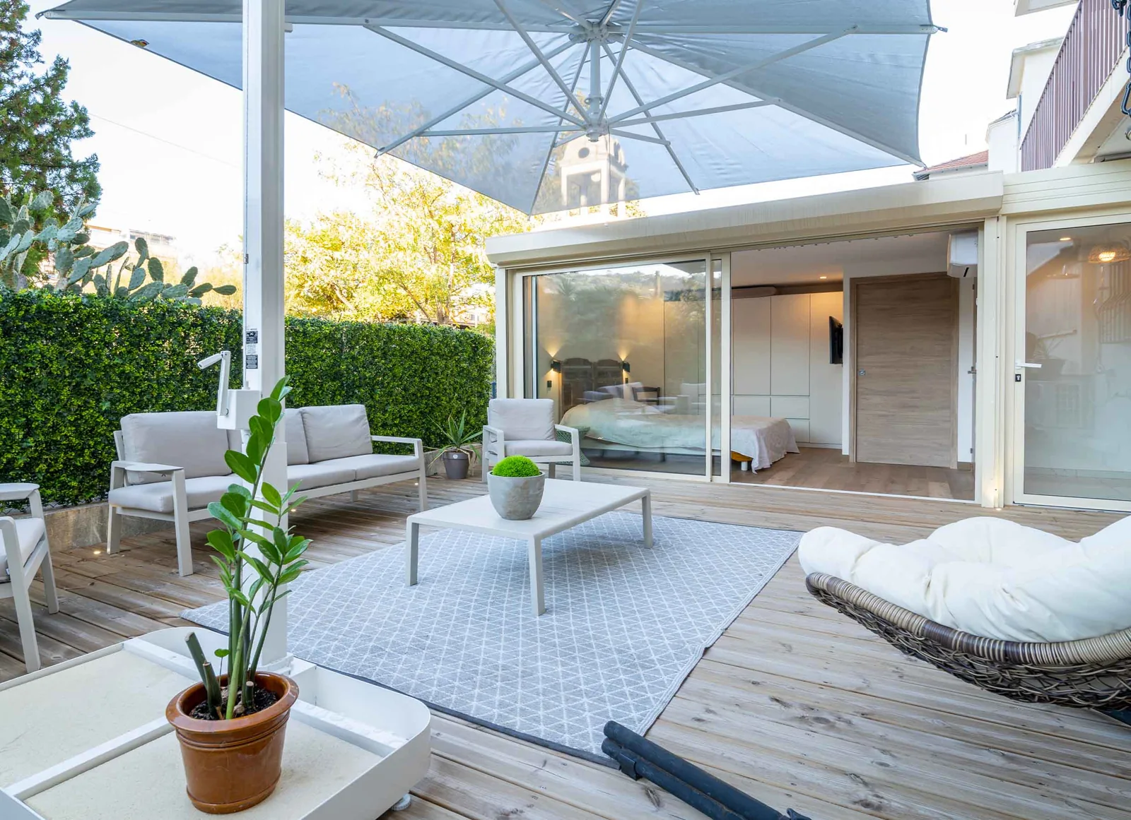 Pergola sur terrasse aménagée