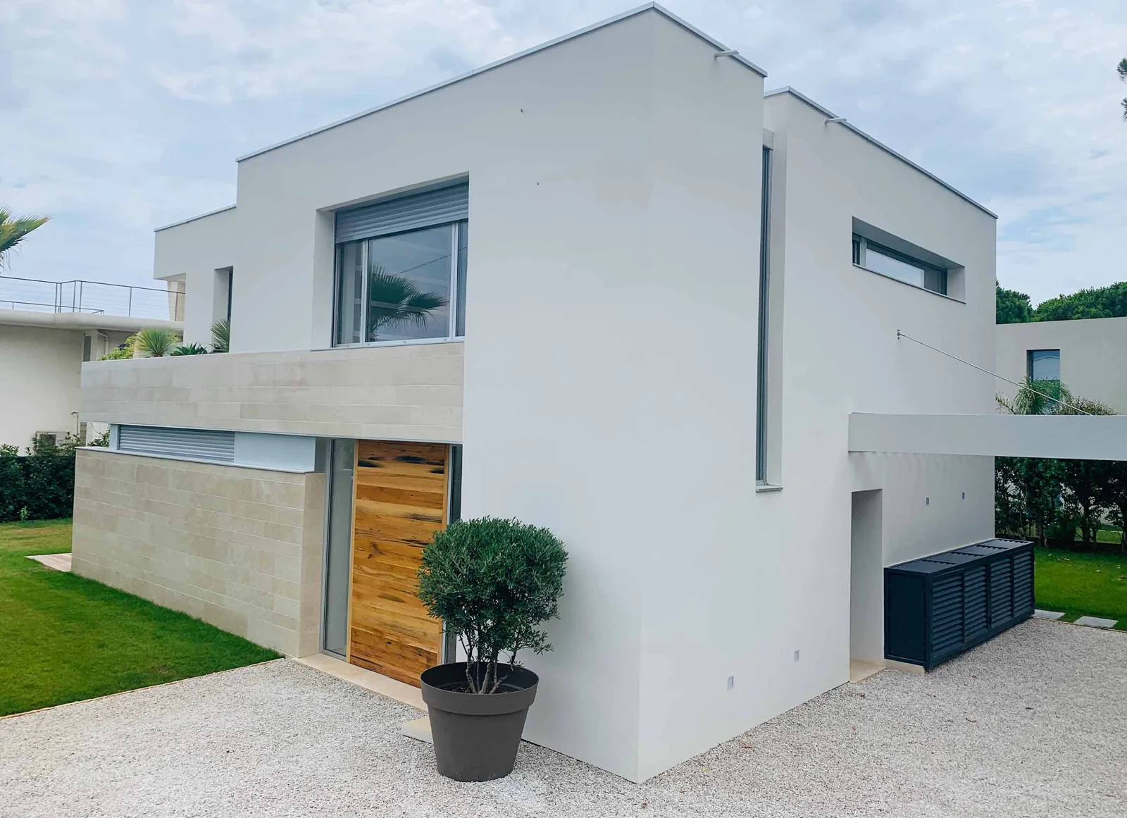 Villa contemporaine avec baies vitrées