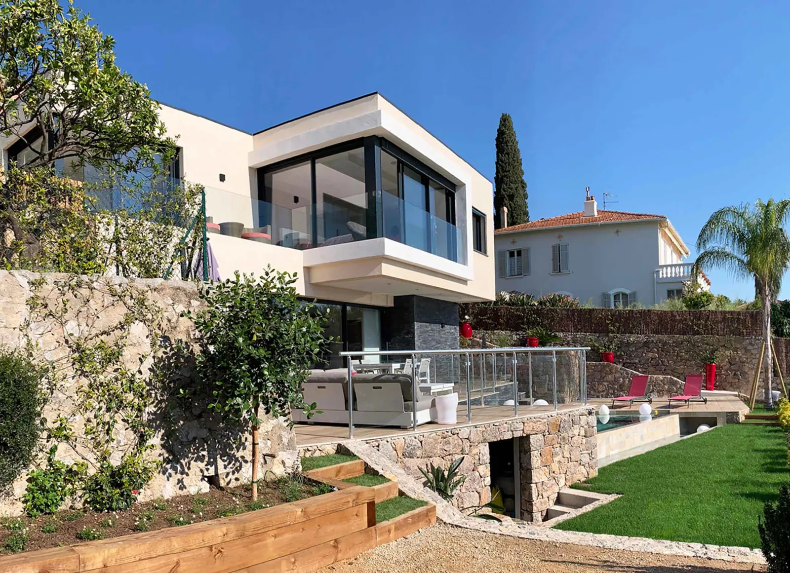 Villa contemporaine et garde-corps